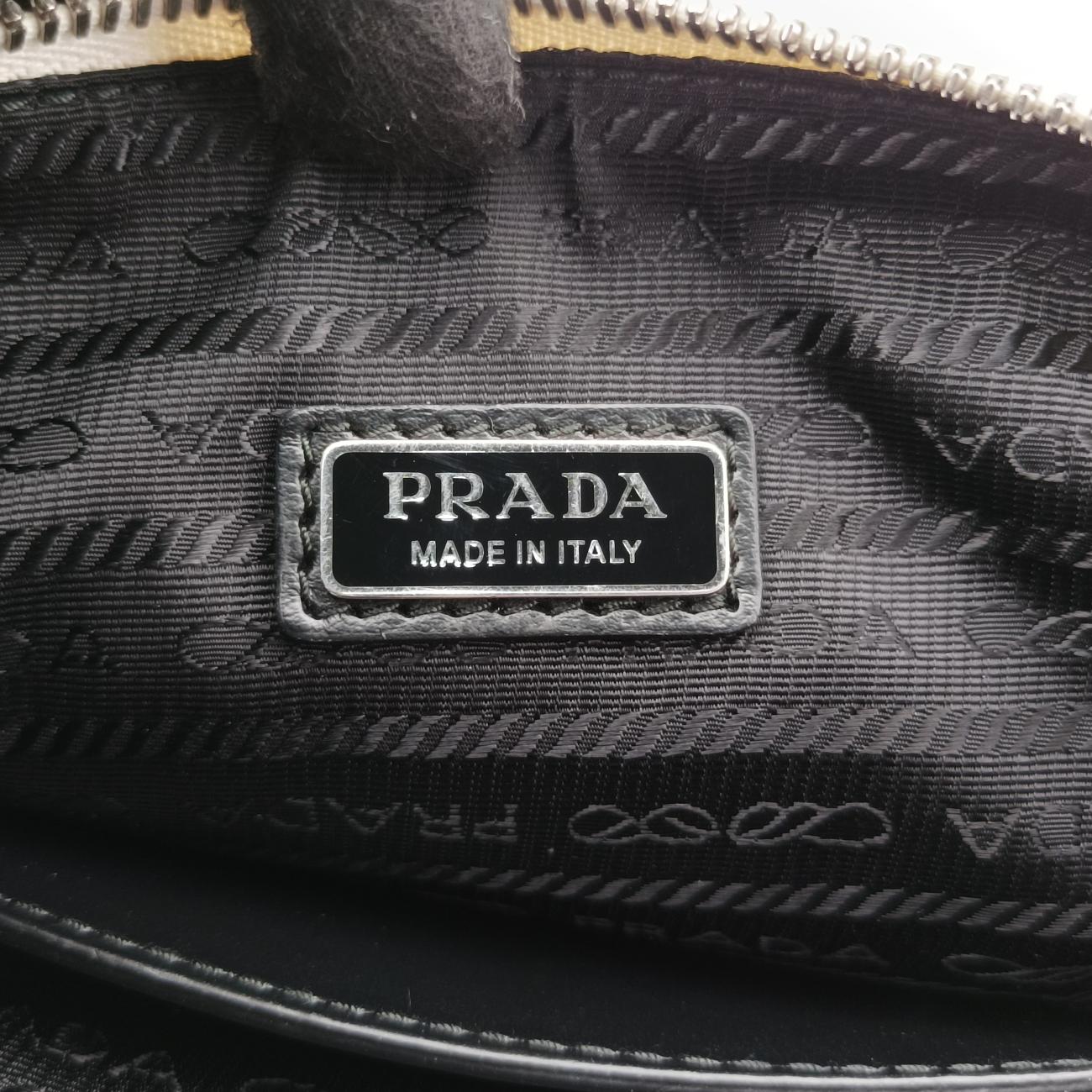 Triangle Logo Plate White SAFFIANO Leather 56 5