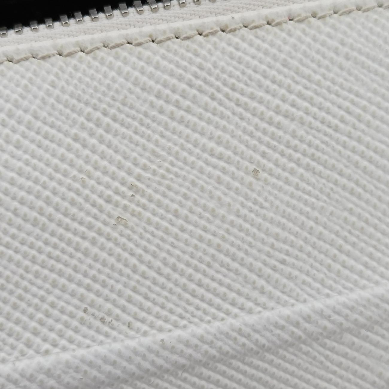 Triangle Logo Plate White SAFFIANO Leather 56 5