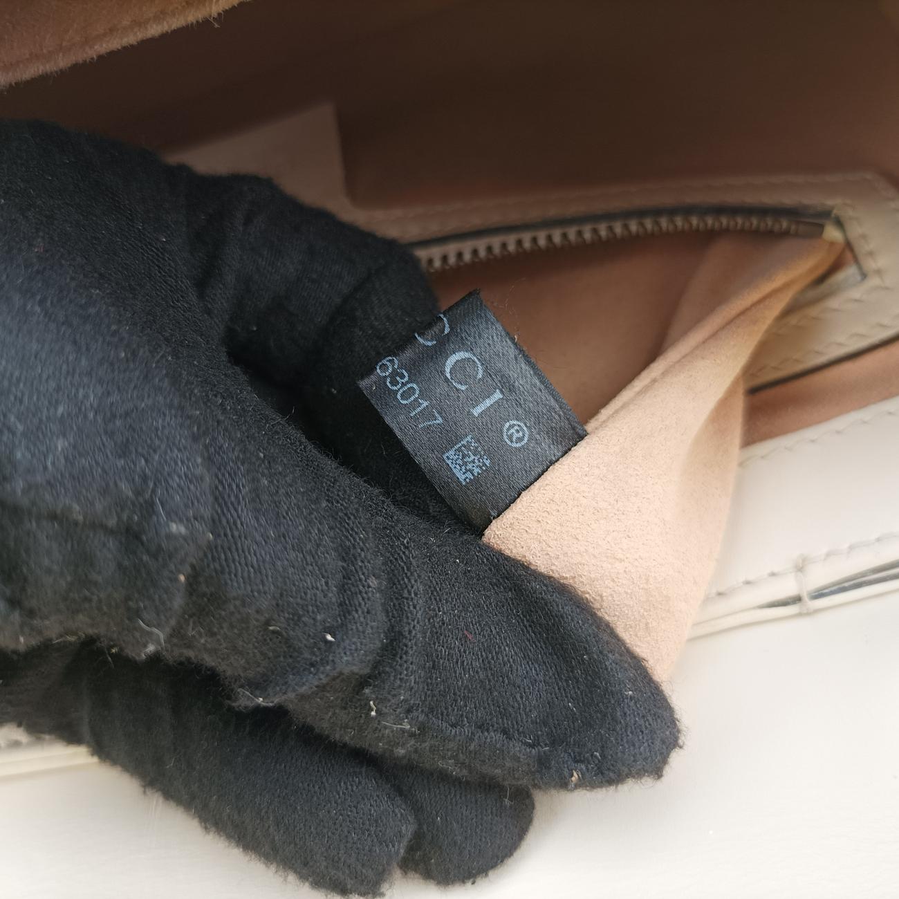 Queen Margaret White Leather E025863017
