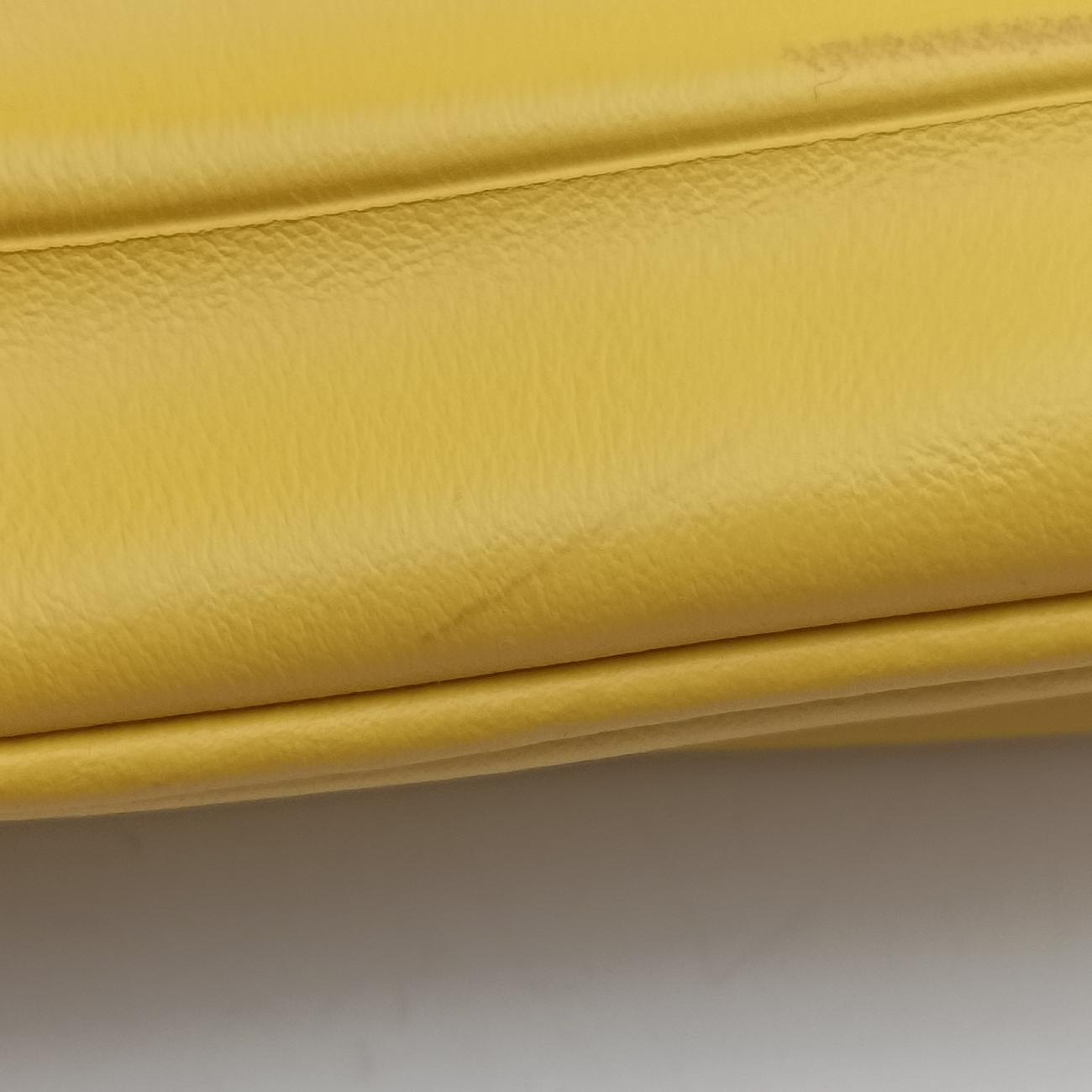 triangle embossed logo Yellow Leather 7/D
