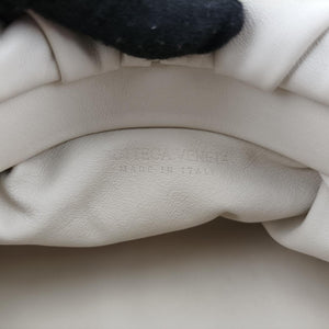 THE Chain Pouch White lambskin B08931202U