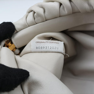 THE Chain Pouch White lambskin B08931202U