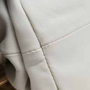 THE Chain Pouch White lambskin B08931202U