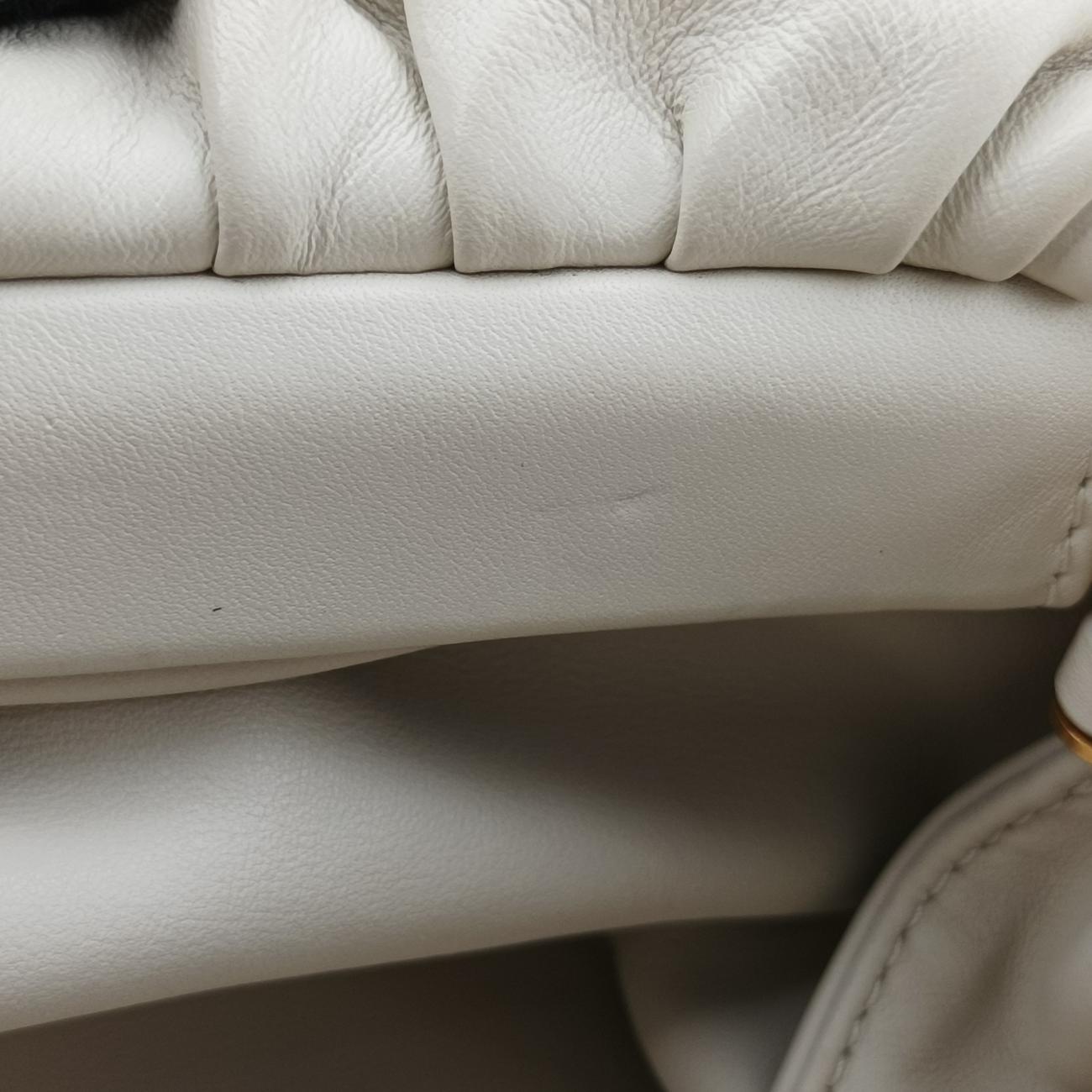THE Chain Pouch White lambskin B08931202U