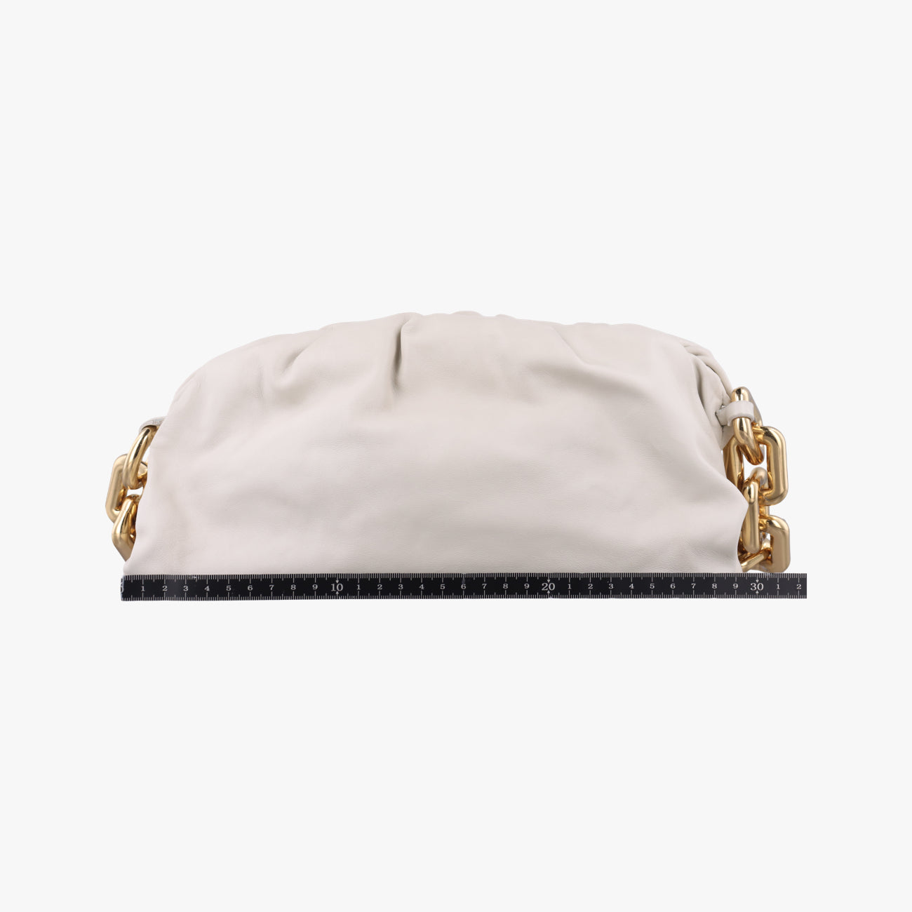 THE Chain Pouch White lambskin B08931202U