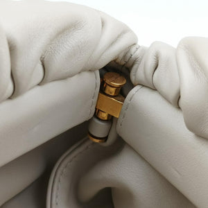 THE Chain Pouch White lambskin B08931202U