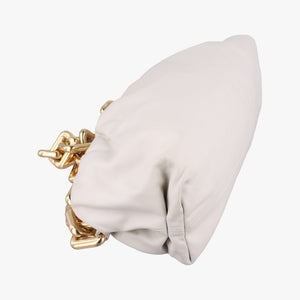 THE Chain Pouch White lambskin B08931202U