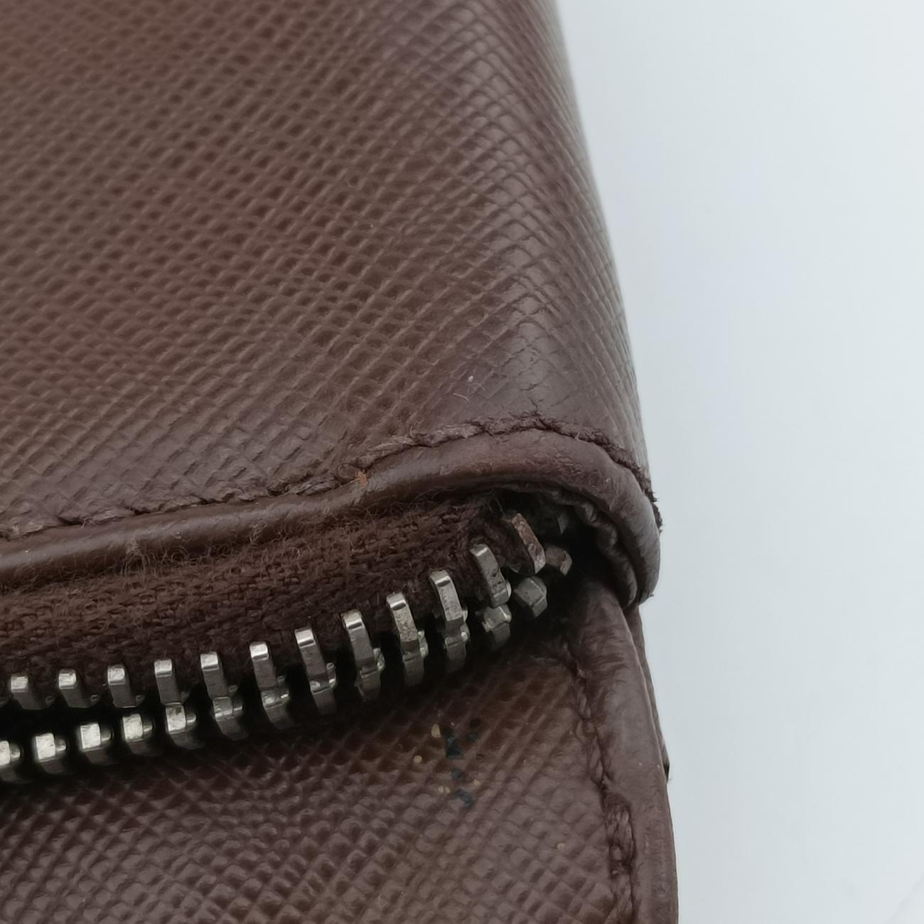 Triangle Logo Plate Brown Saffiano Leather 164