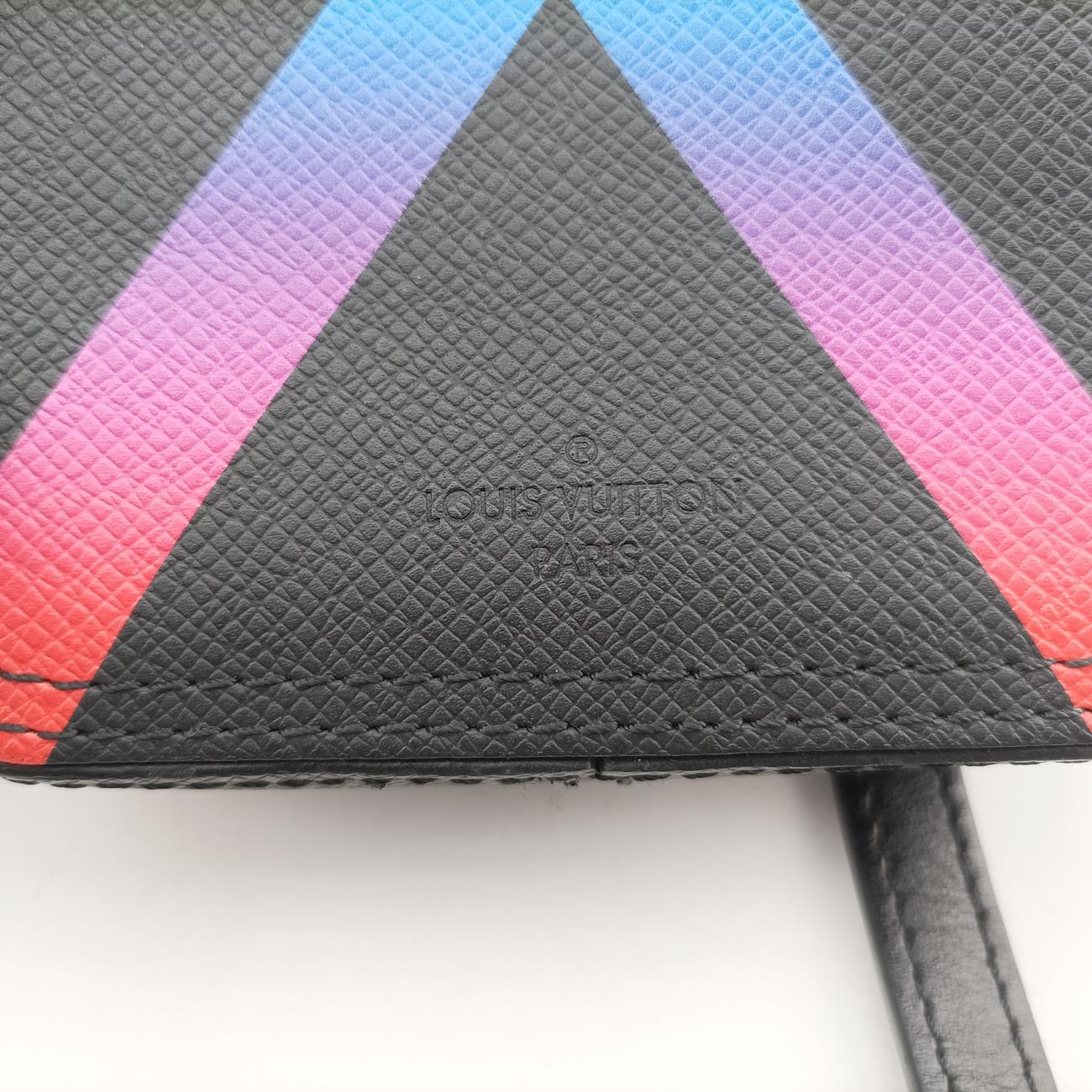 Danube Messenger Black x Multicolor Taiga CA2179 ICチップ
