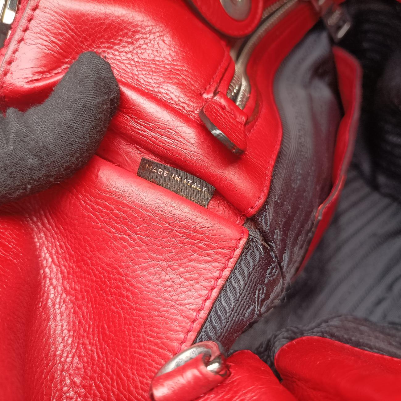 Twin Pocket Winged Tote Red Leather 12 113