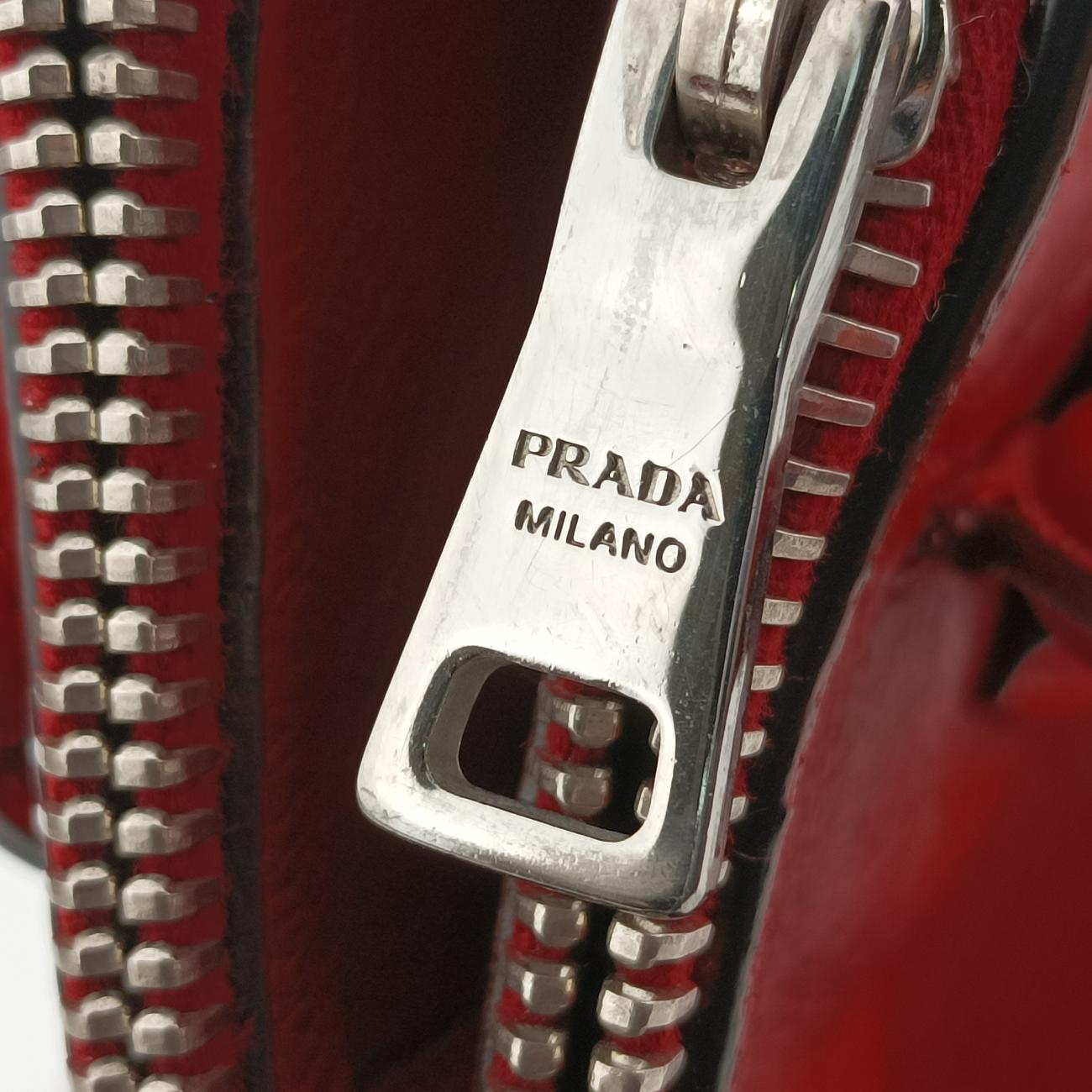 Twin Pocket Winged Tote Red Leather 12 113