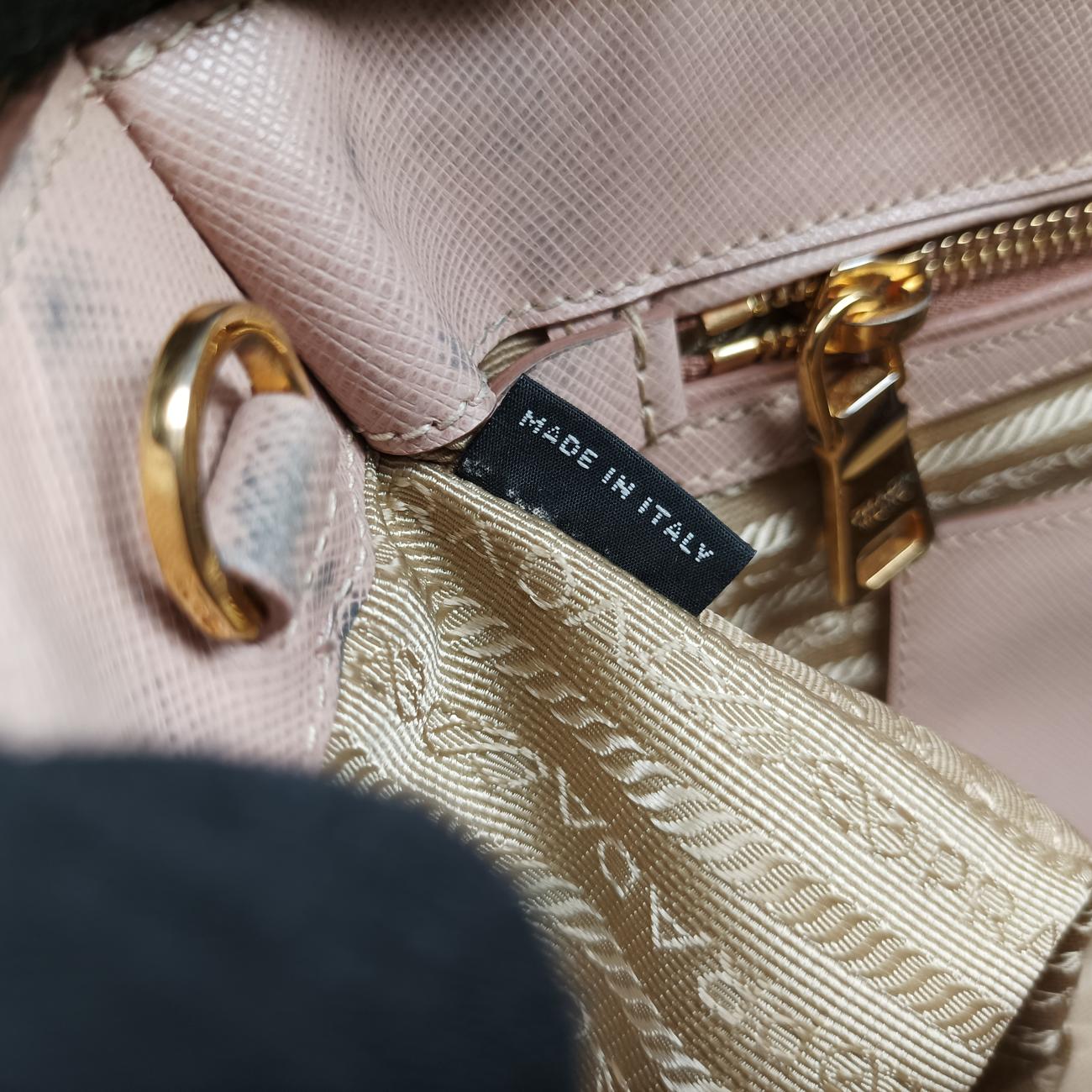 Galleria Pink SAFFIANO Leather 7 O