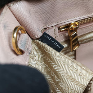Galleria Pink SAFFIANO Leather 7 O