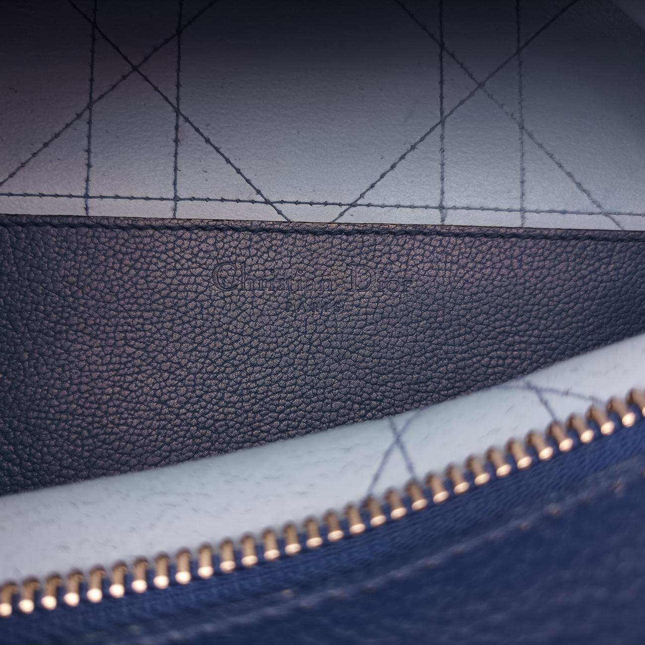 Medium Cannage Grained Blue Leather 01-RU-0166