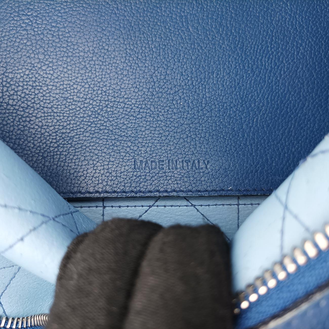 Medium Cannage Grained Blue Leather 01-RU-0166