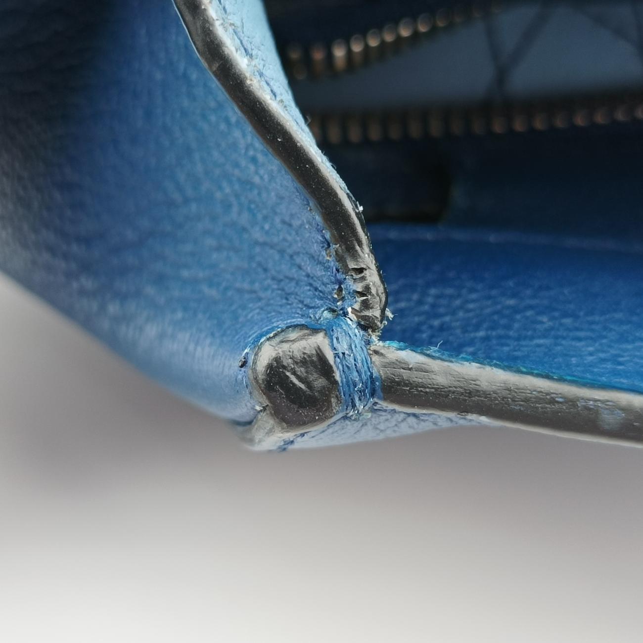 Medium Cannage Grained Blue Leather 01-RU-0166