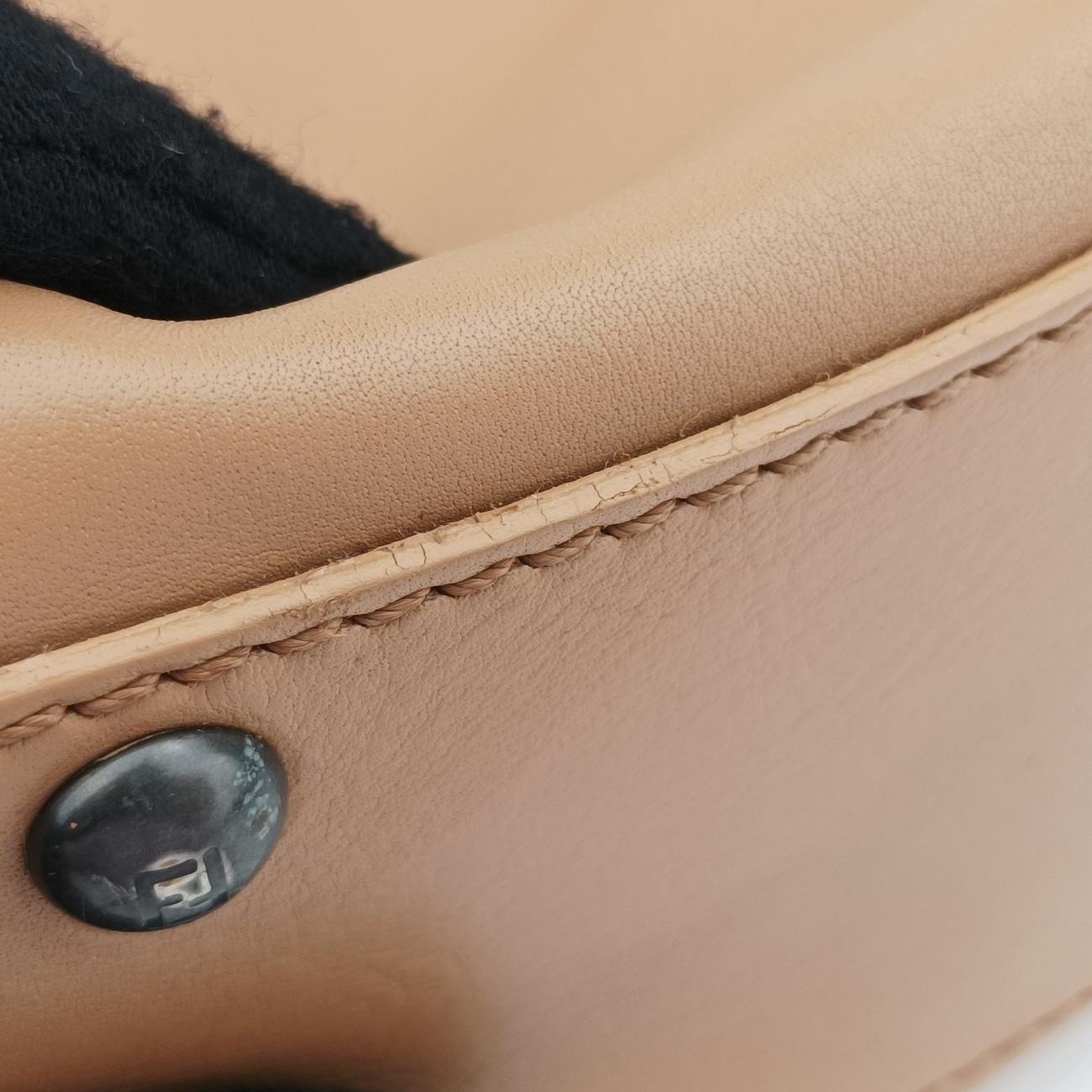 PEEKABOO Beige Leather 8BN226-D74-129.2516