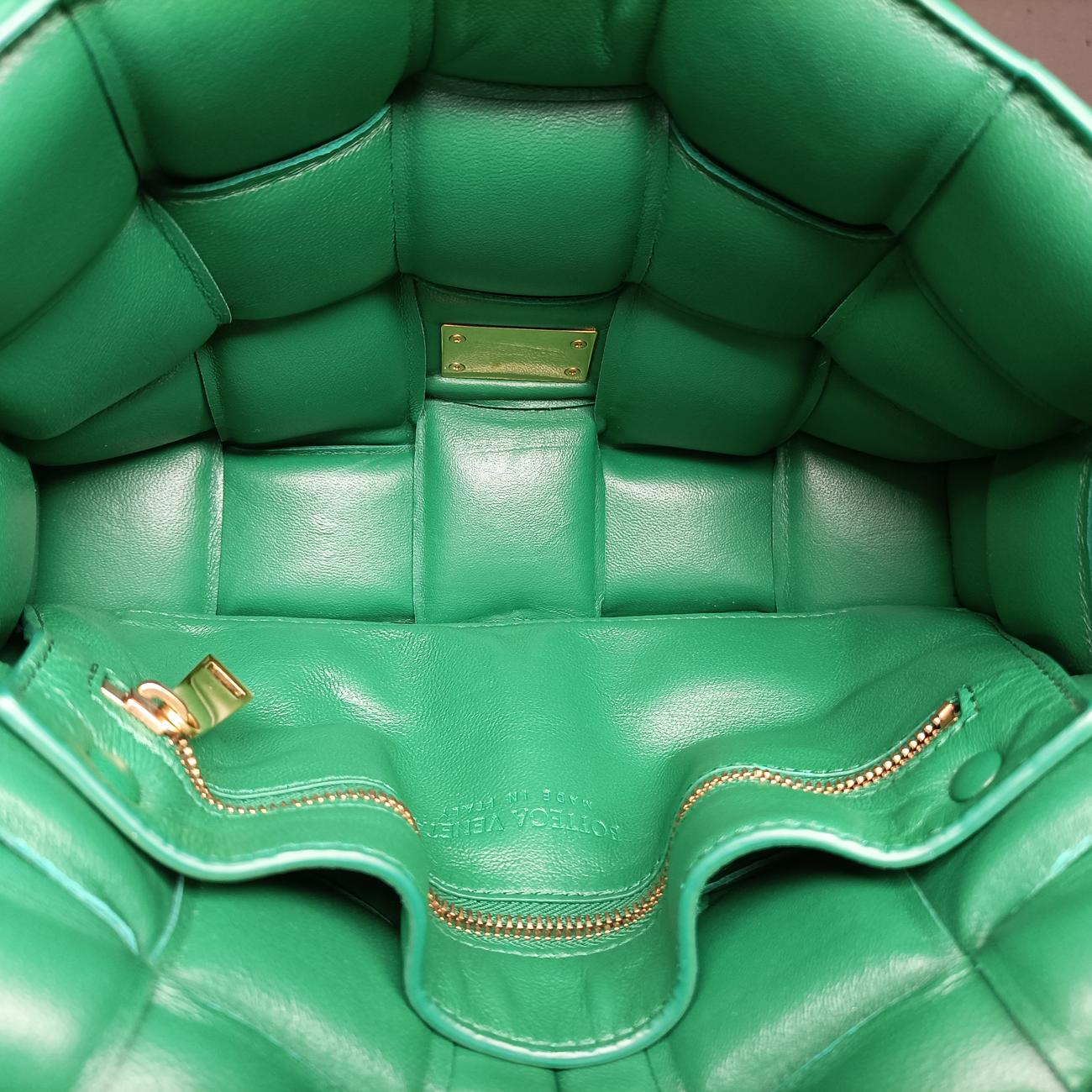 The Chain Cassette Green lambskin B09392158T
