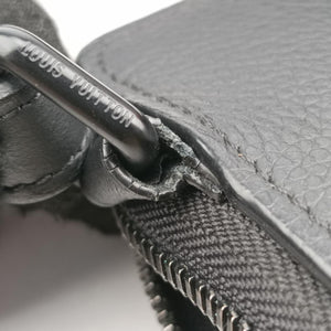 LV Aerogramme Phone Pouch Black Grained Leather MI4270 ICチップ
