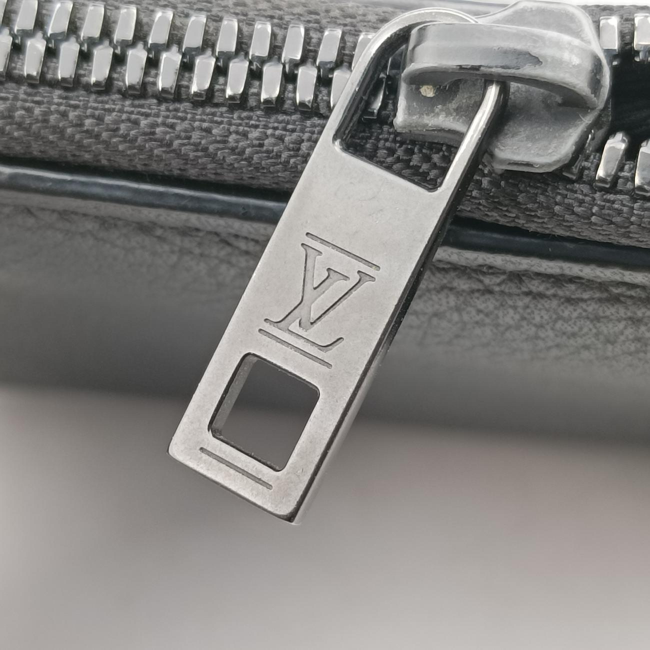 LV Aerogramme Phone Pouch Black Grained Leather MI4270 ICチップ