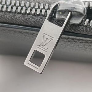 LV Aerogramme Phone Pouch Black Grained Leather MI4270 ICチップ
