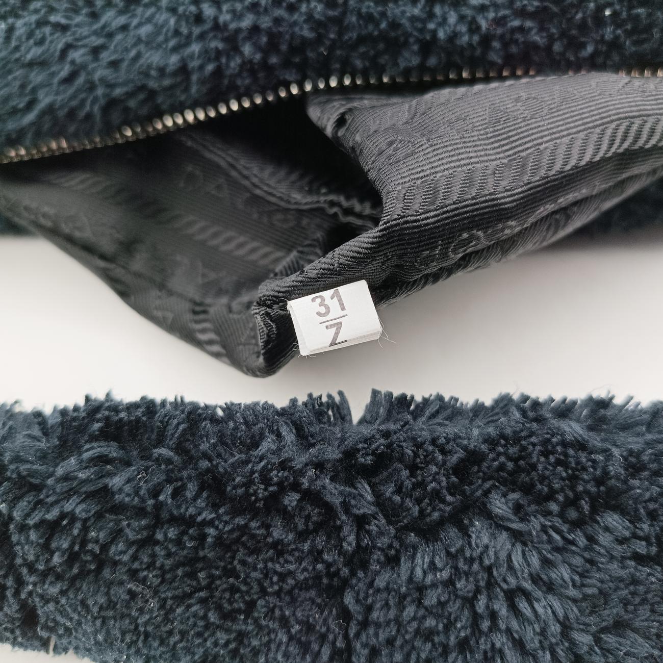 Triangle Terry Black Pile 31/Z