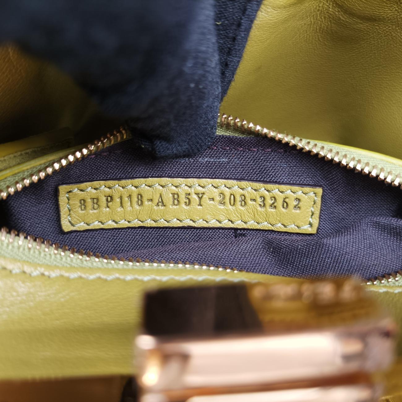 Peekaboo Green Suede 8BP118-AB5Y-208-3262