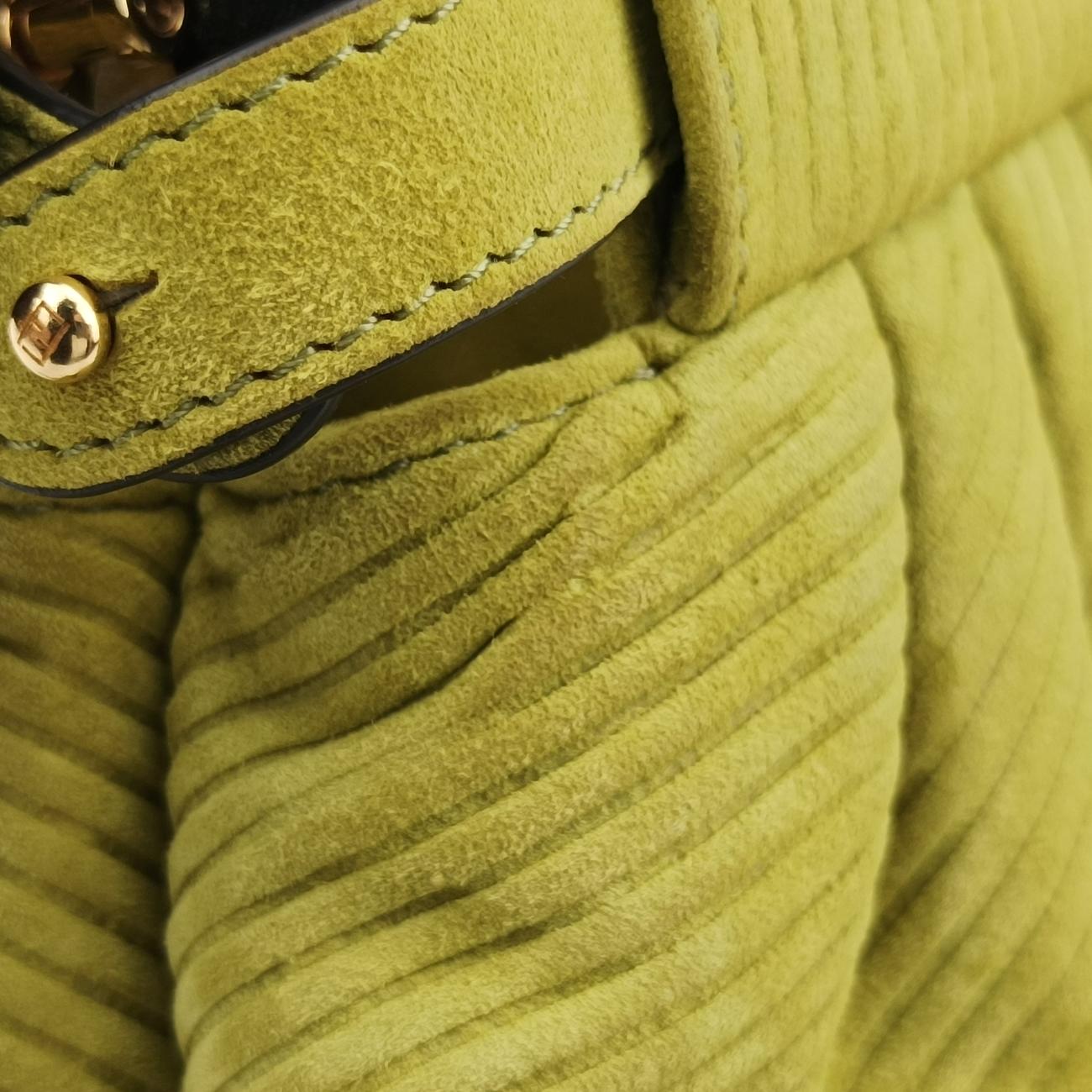 Peekaboo Green Suede 8BP118-AB5Y-208-3262
