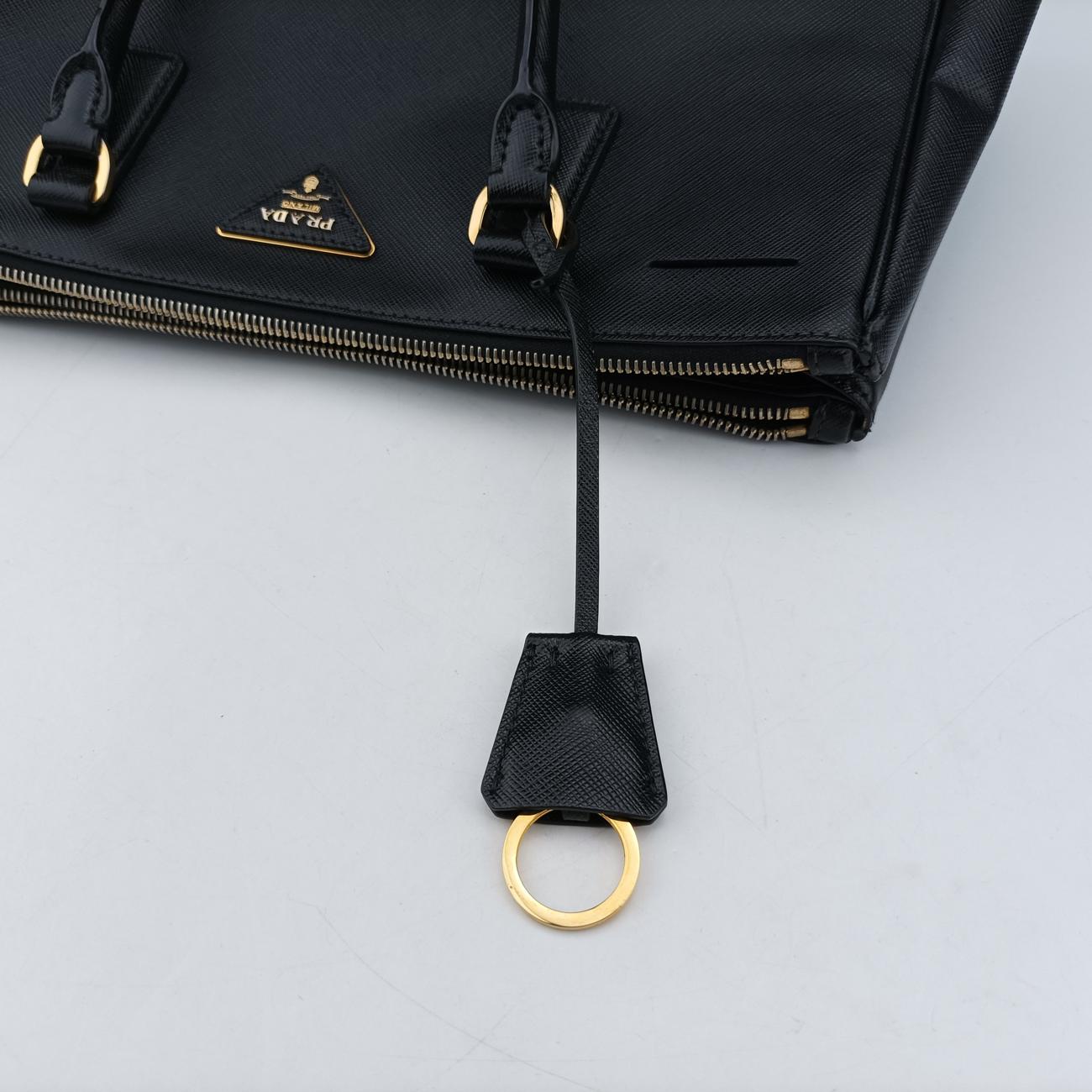 Galleria Black SAFFIANO Leather 7/A 173