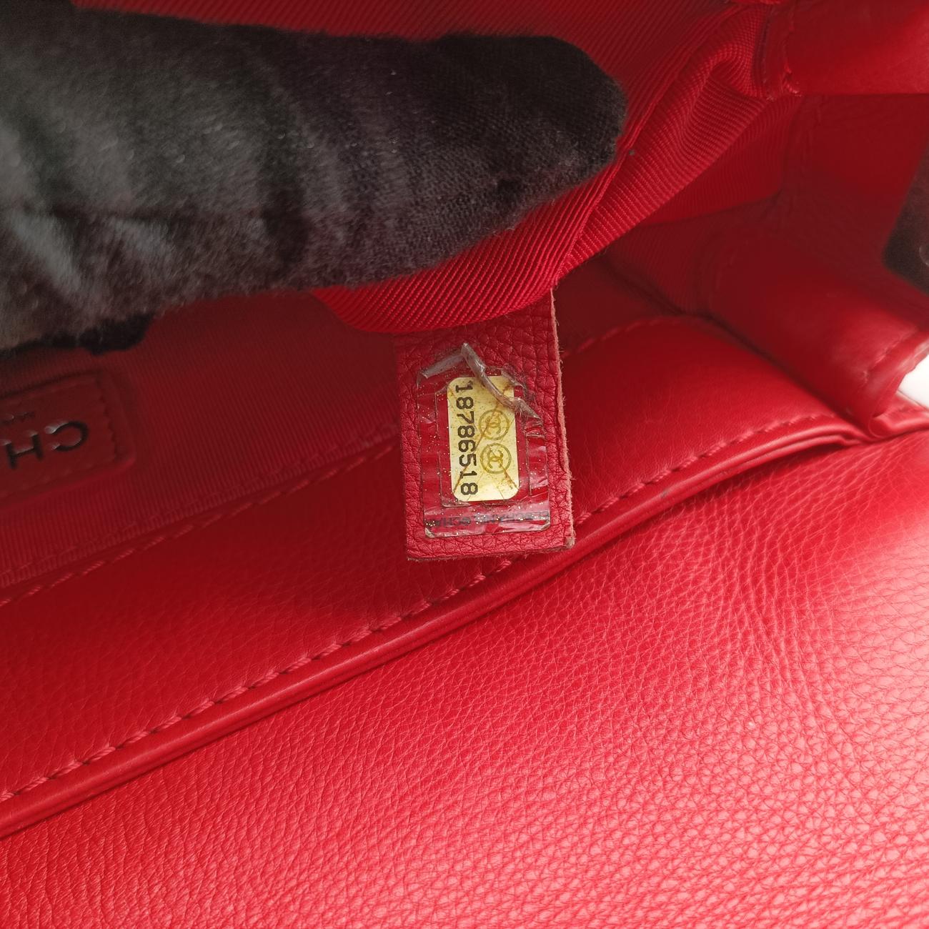 BOY CHANEL Red lambskin 18786518