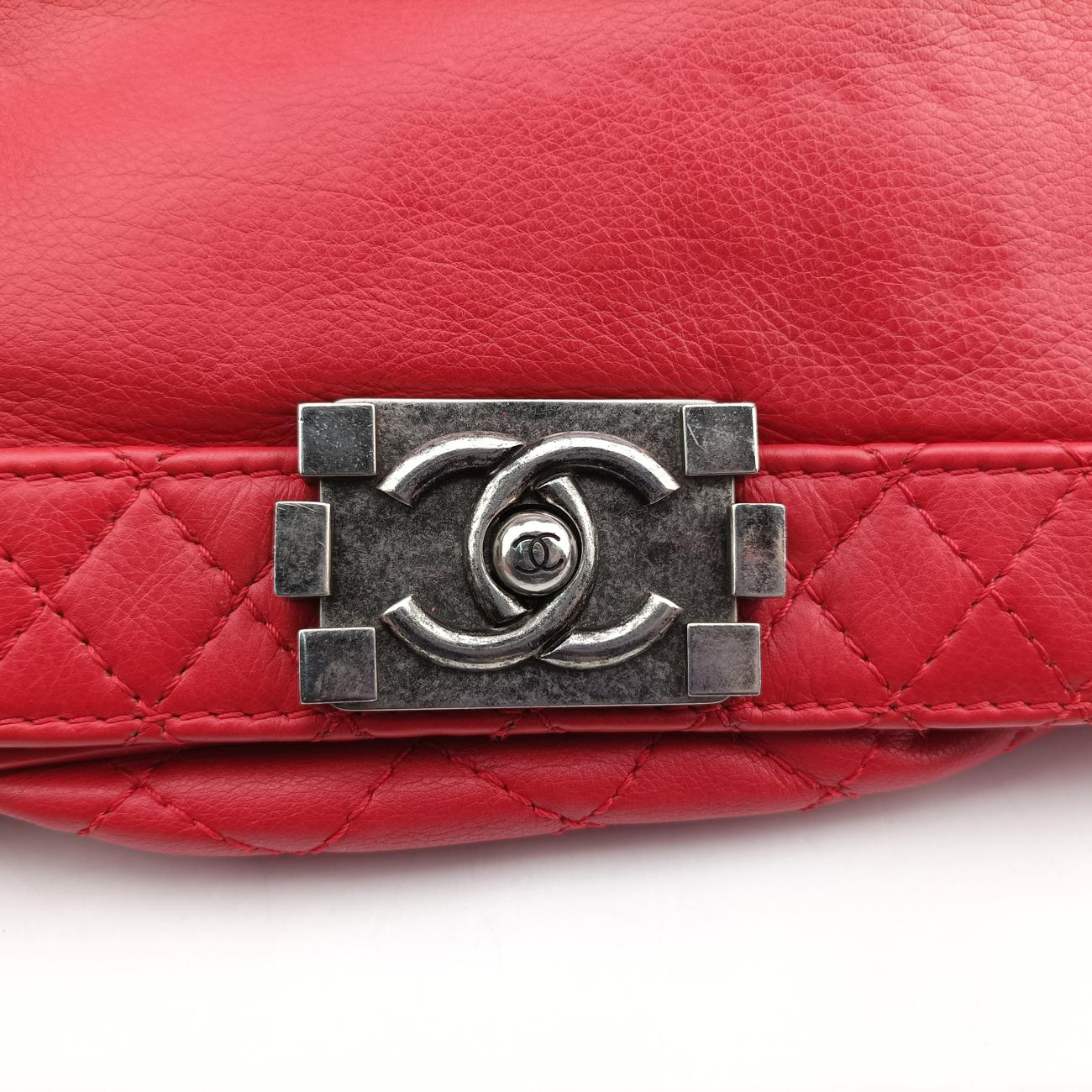 BOY CHANEL Red lambskin 18786518