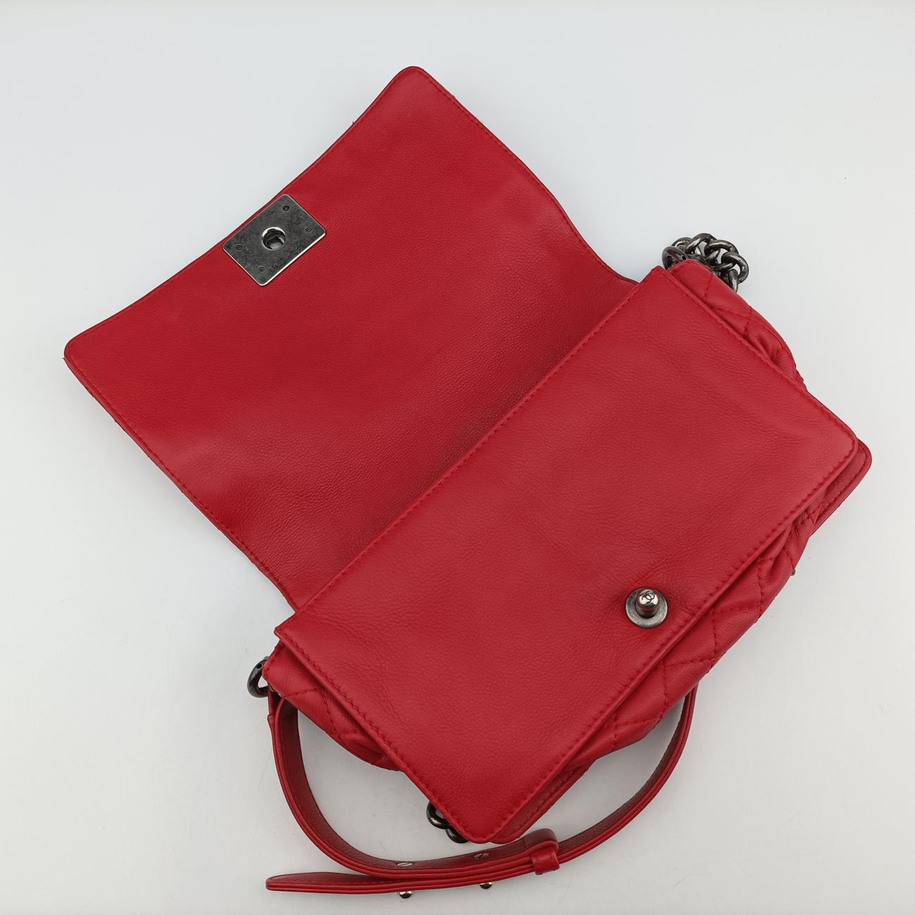 BOY CHANEL Red lambskin 18786518
