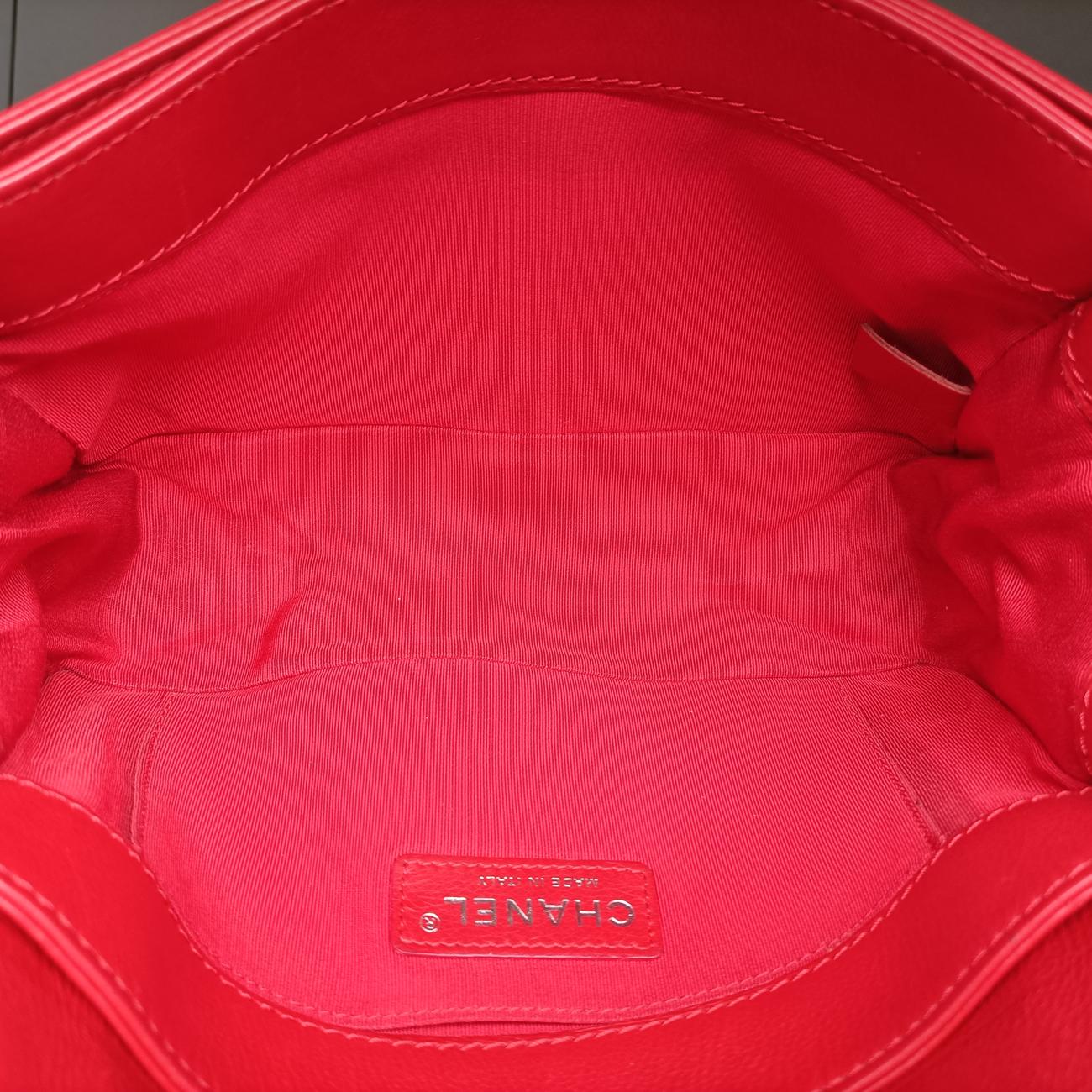 BOY CHANEL Red lambskin 18786518