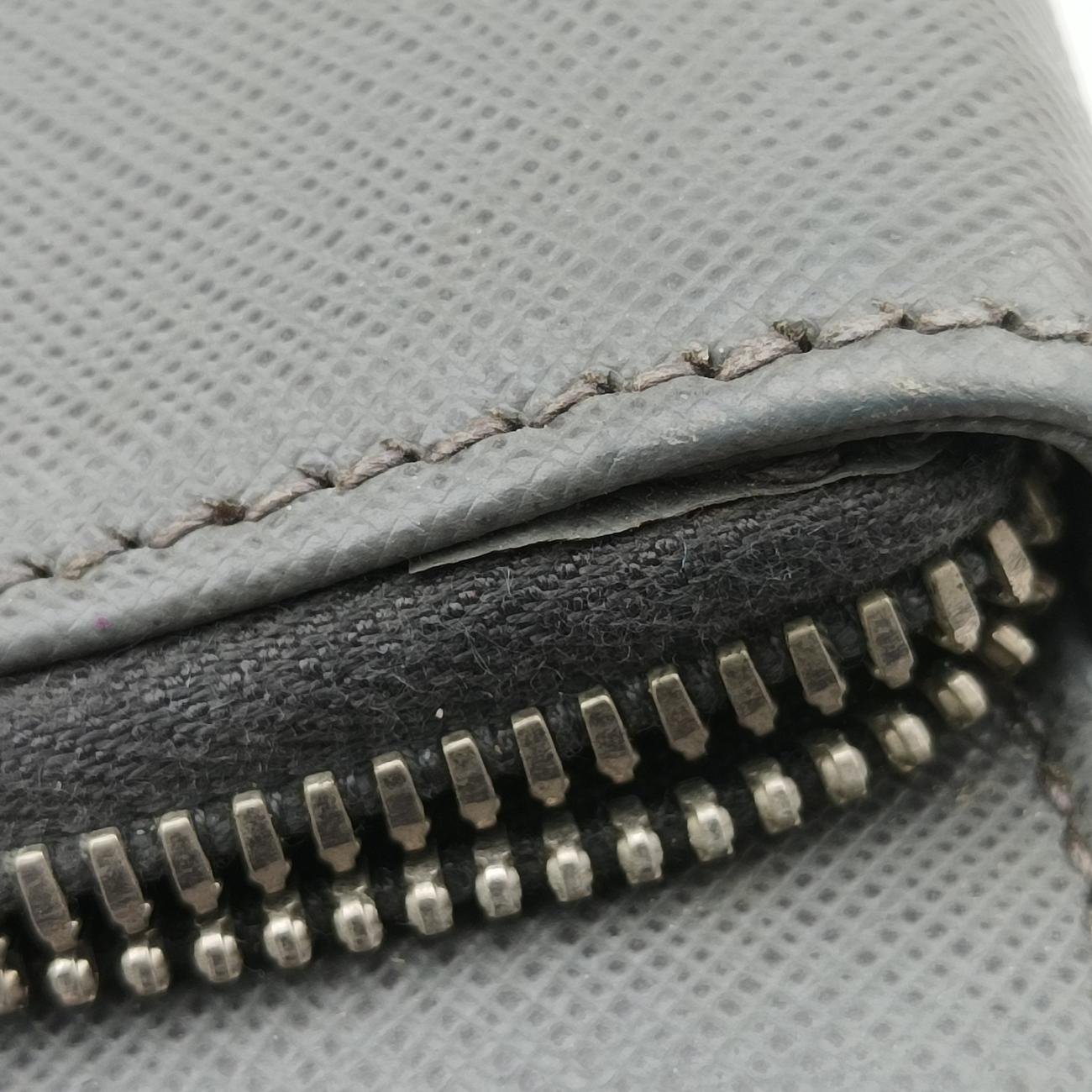 Triangle Logo Plate Grey Saffiano Leather 49