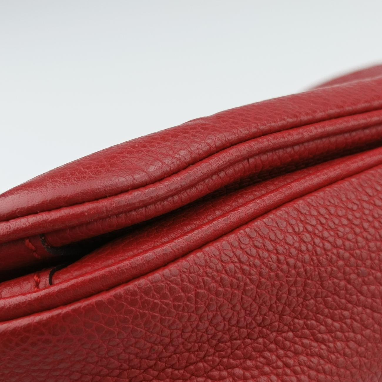 Pochette MéTIS MM Scarlet Red Monogram Empreinte AR4147 ICチップ