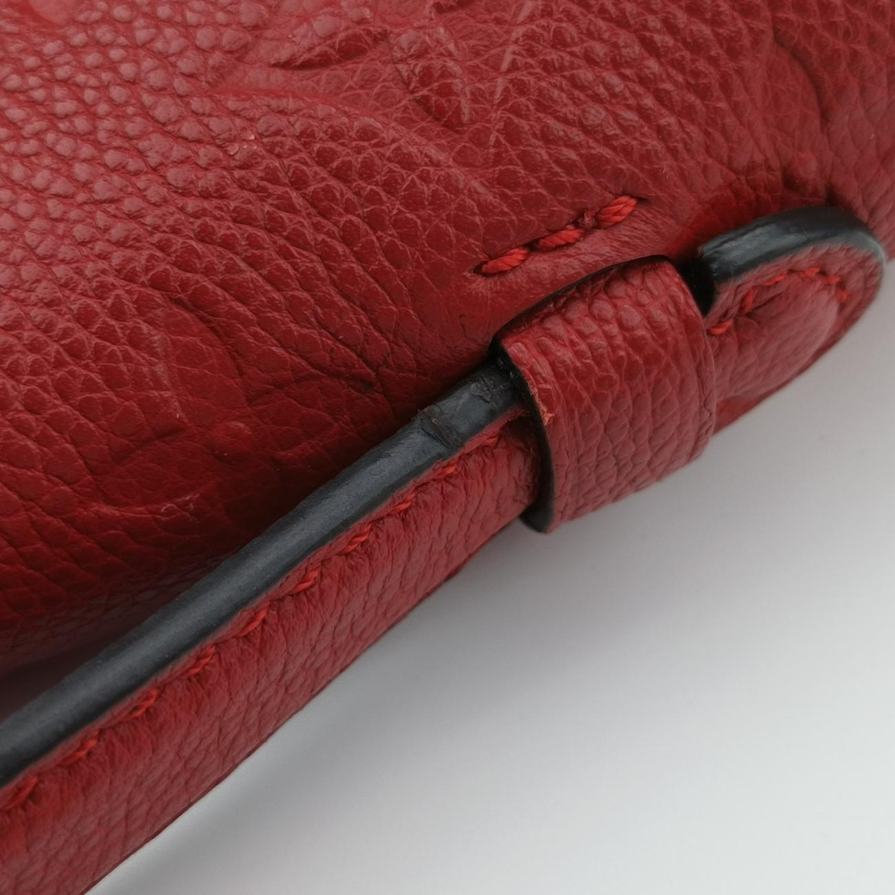 Pochette MéTIS MM Scarlet Red Monogram Empreinte AR4147 ICチップ