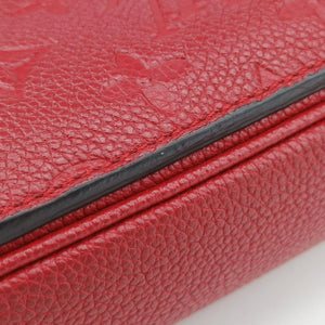 Pochette MéTIS MM Scarlet Red Monogram Empreinte AR4147 ICチップ