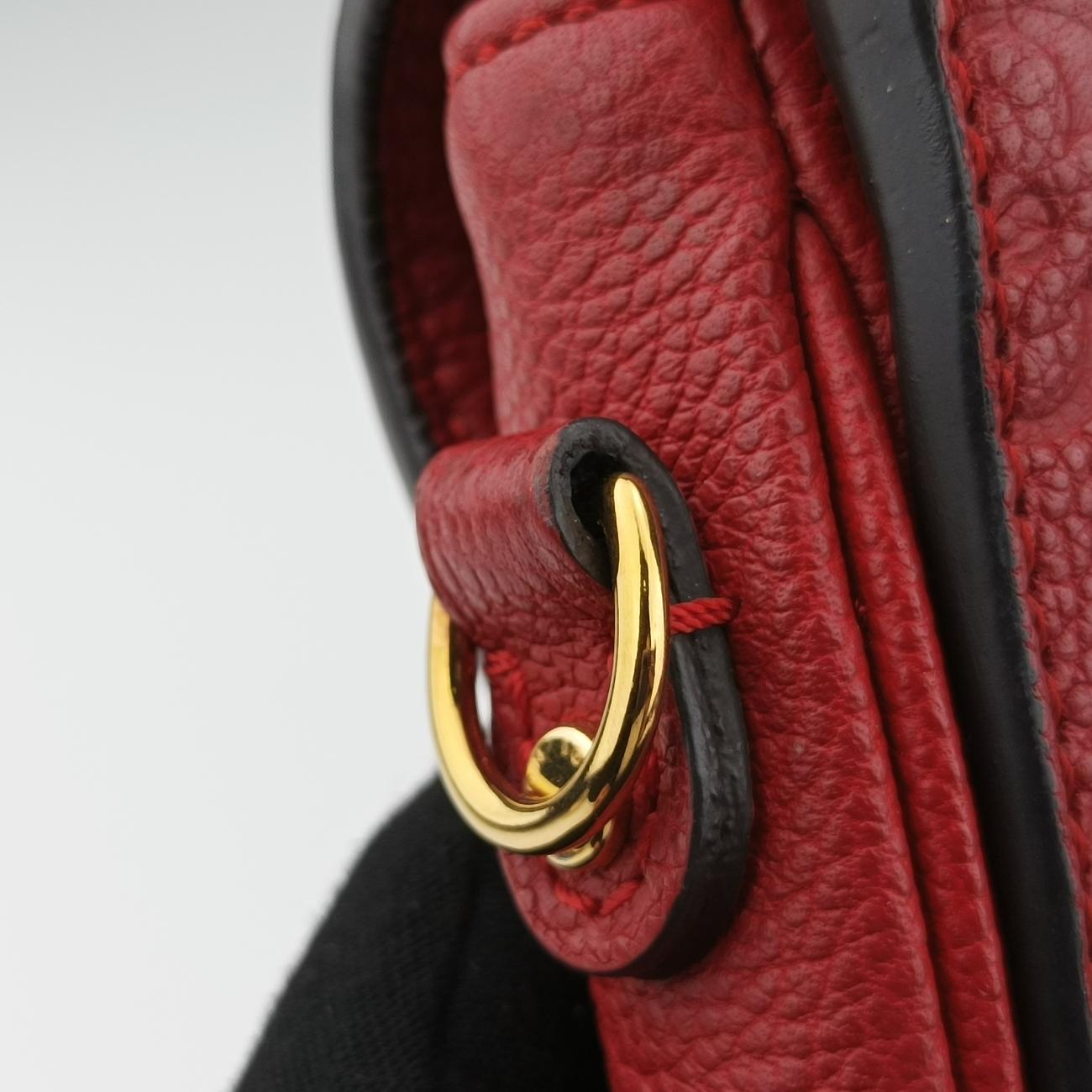 Pochette MéTIS MM Scarlet Red Monogram Empreinte AR4147 ICチップ