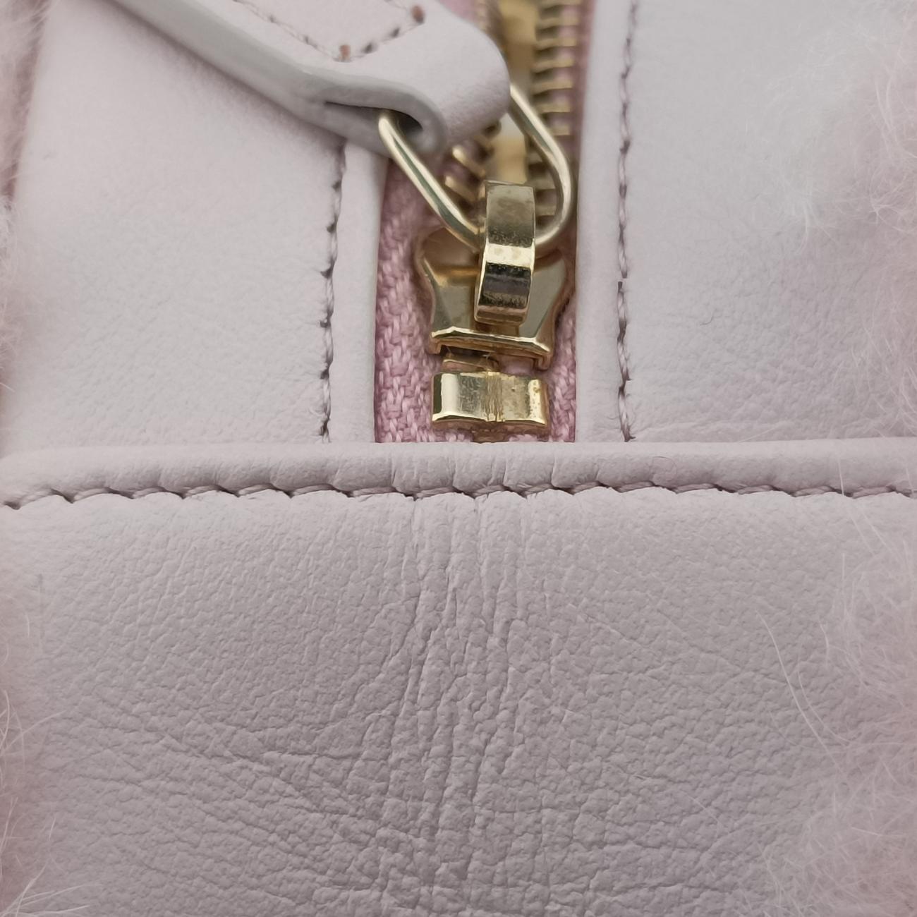 CHANEL 19 Round Pink Leather × wool 30235655