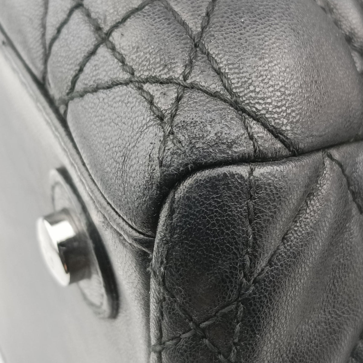 Pre-owned Christian Dior Cannage stitching Black Lambskin  handbag | stylenewstar