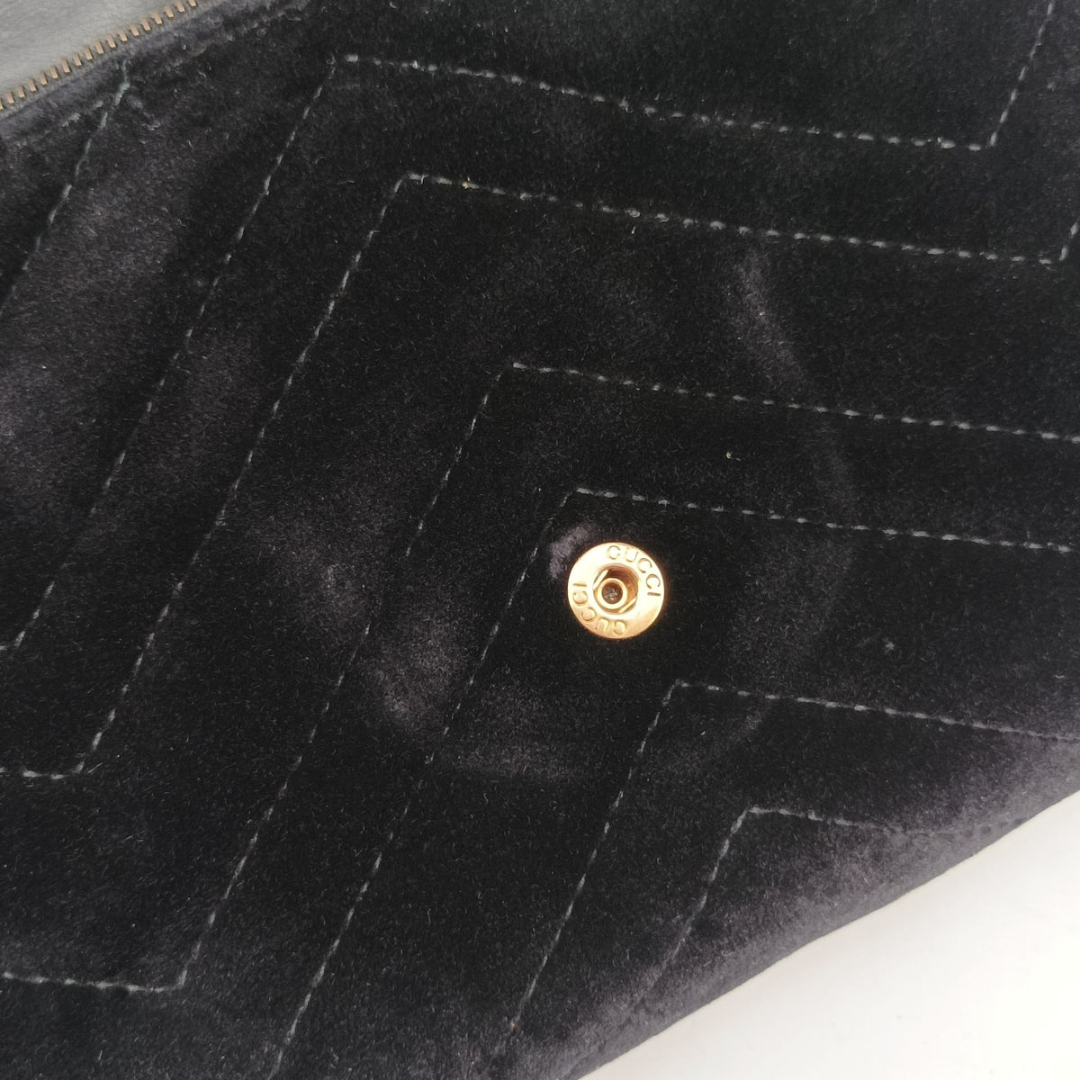 Pre-owned Gucci GG Marmont Black velour 474575 shoulderbag | stylenewstar