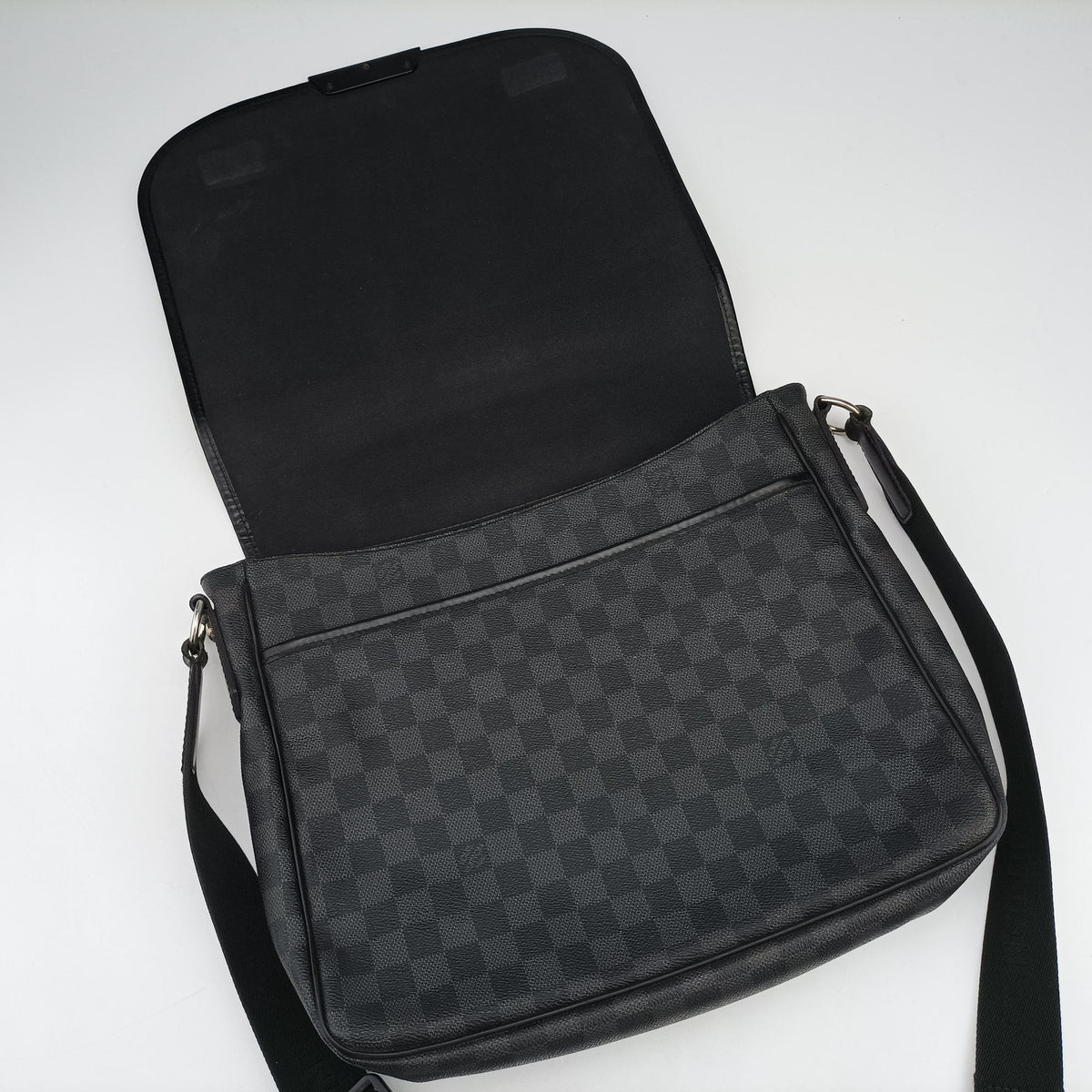 Pre-owned Louis Vuitton DANIEL MM Noir Damier GRAPHITE N58029 shoulderbag | stylenewstar