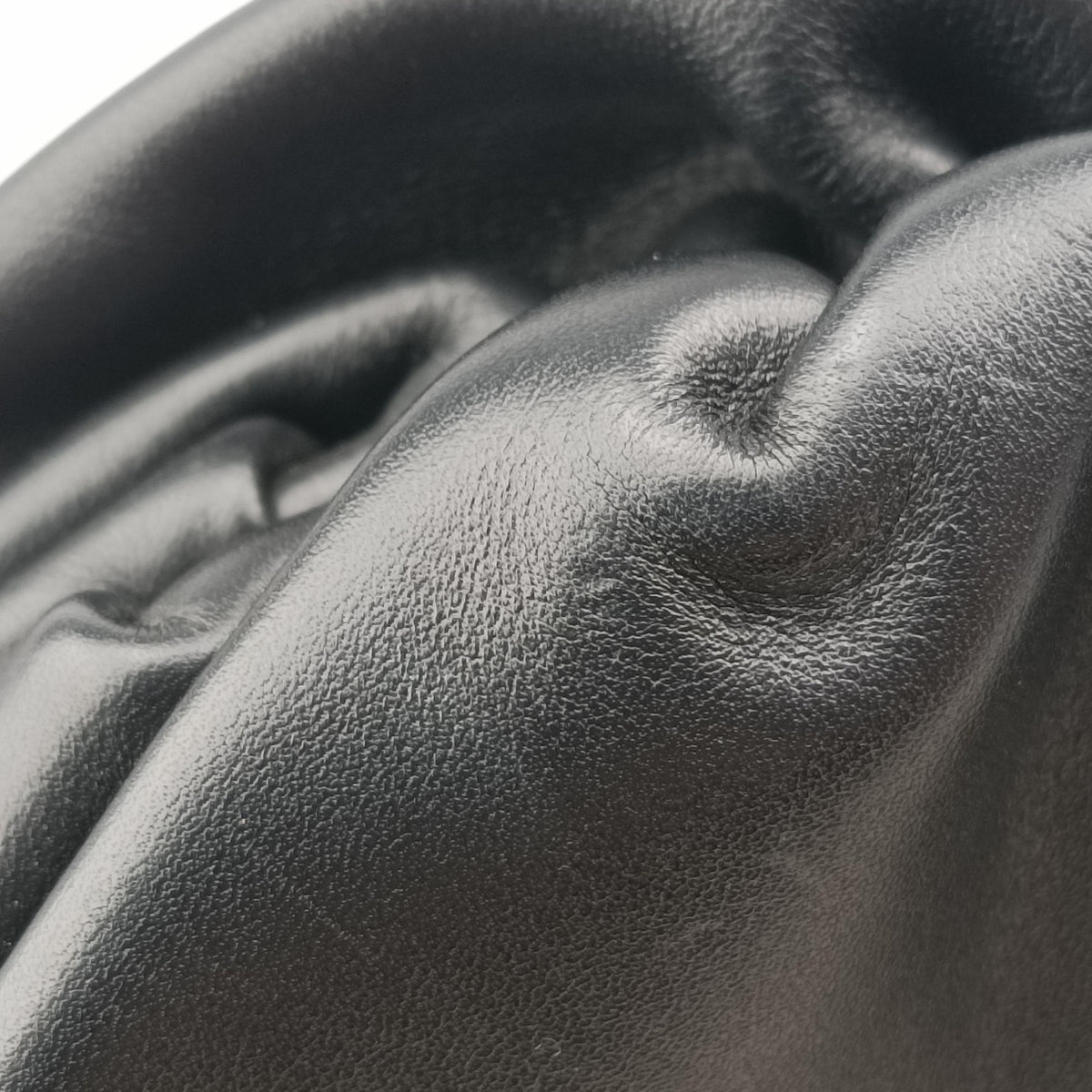 Secondhand Bottega Veneta The Chain Pouch Black Leather  bum bag/waist bag | stylenewstar