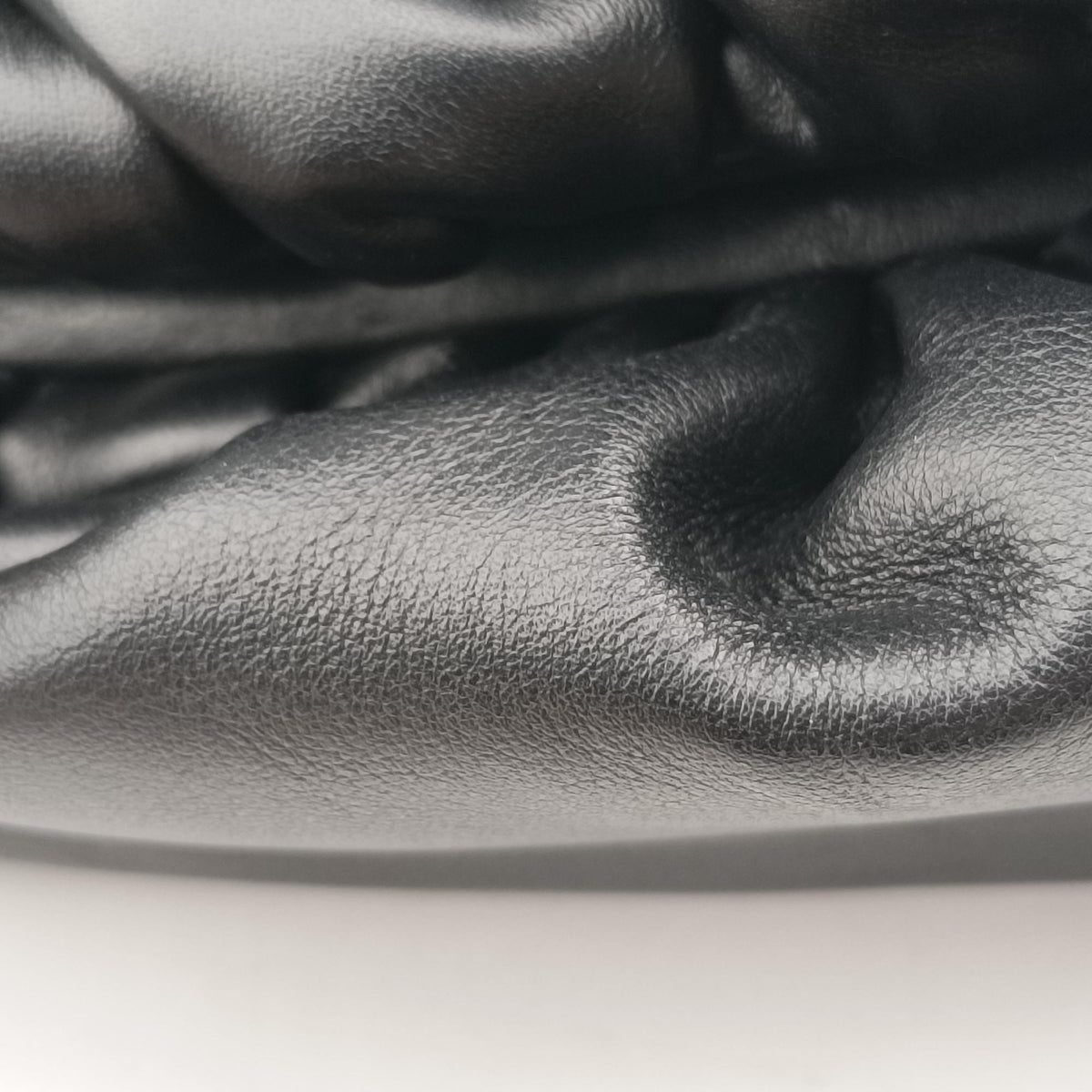 Secondhand Bottega Veneta The Chain Pouch Black Leather  bum bag/waist bag | stylenewstar