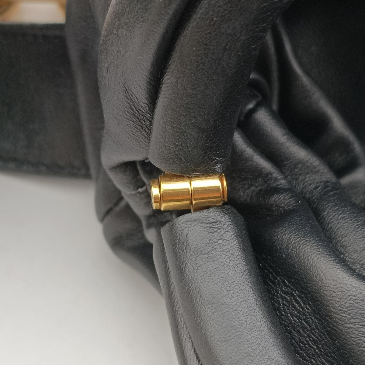 Secondhand Bottega Veneta The Chain Pouch Black Leather  bum bag/waist bag | stylenewstar