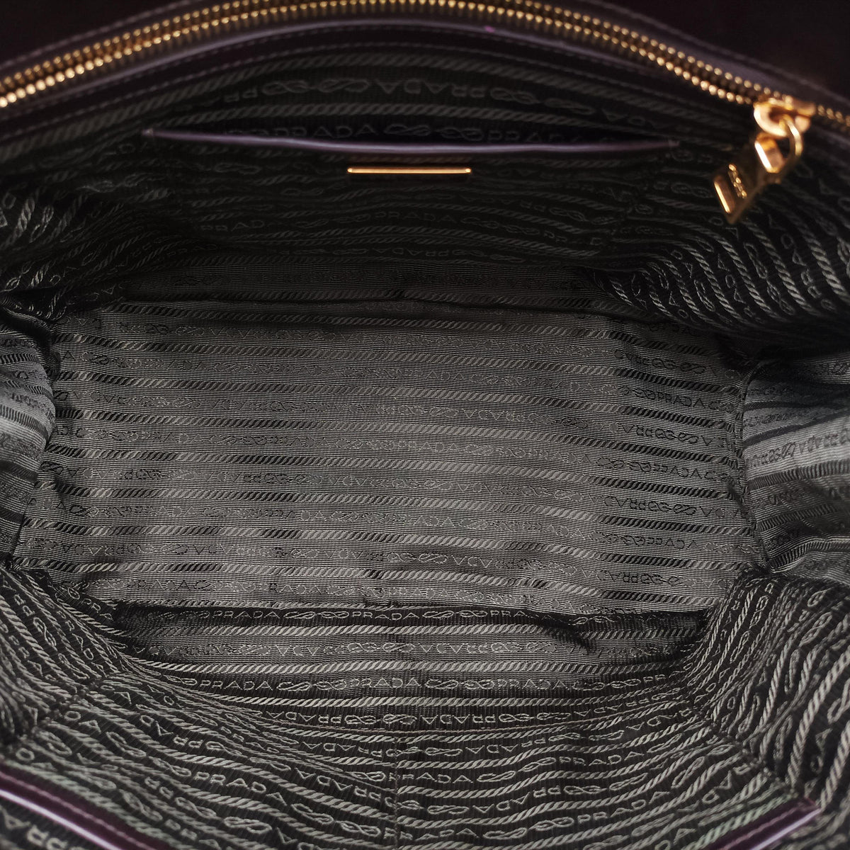 Pre-owned Prada Galleria Purple patent BN2274 handbag | stylenewstar