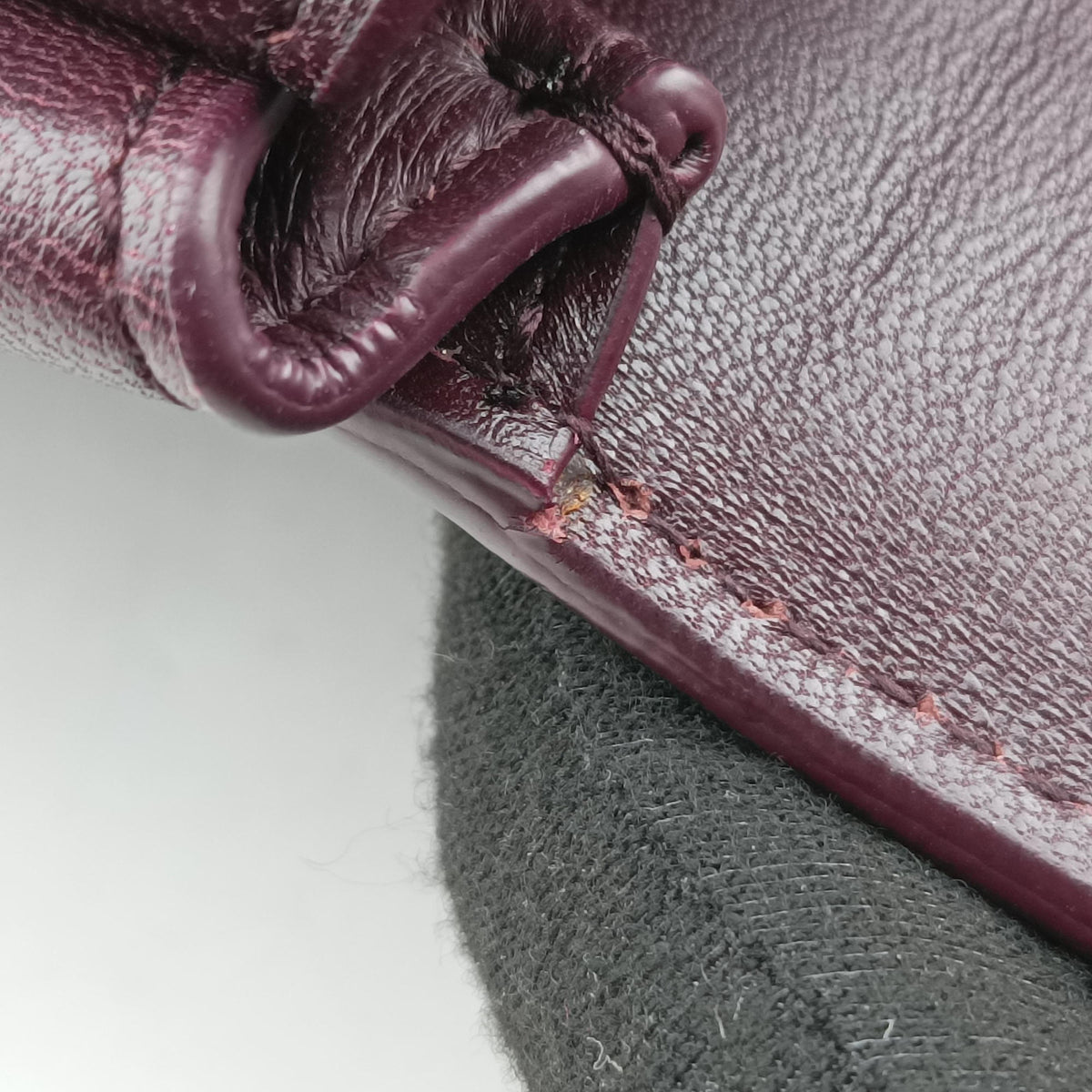 Pre-owned Bottega Veneta The Clip Burgundy Leather  shoulderbag | stylenewstar