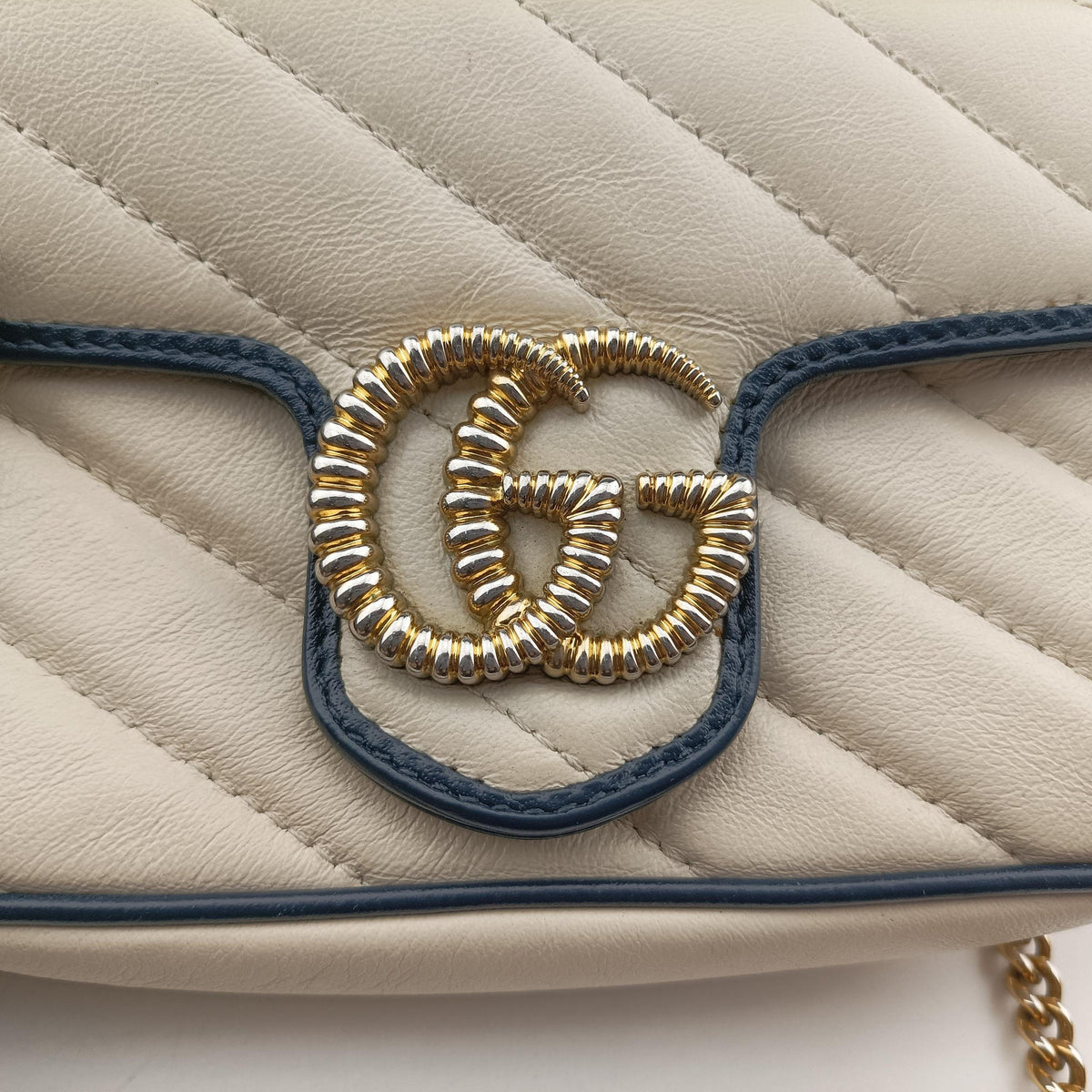 Secondhand Gucci GG Marmont White×navy Leather 574969 shoulderbag | stylenewstar