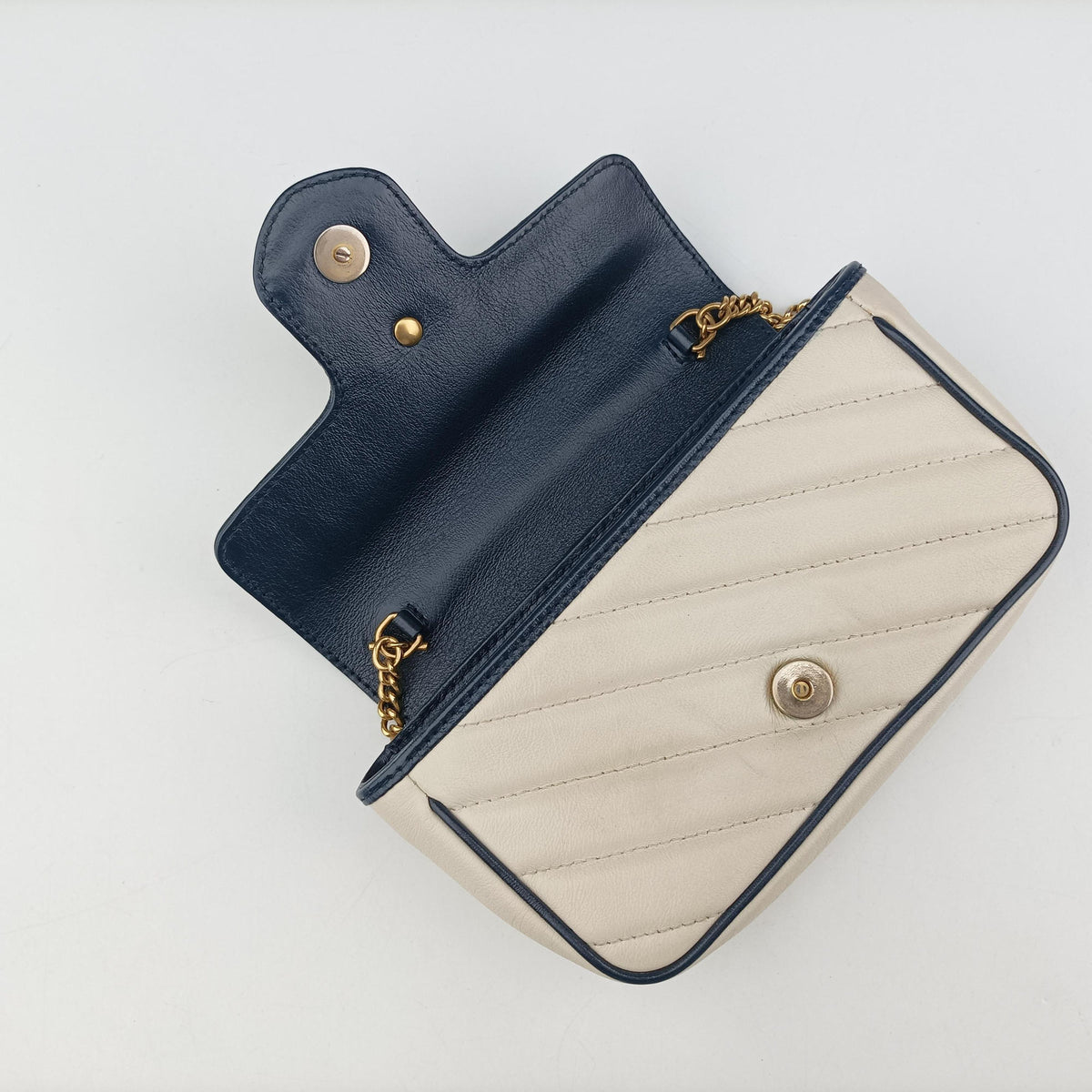 Secondhand Gucci GG Marmont White×navy Leather 574969 shoulderbag | stylenewstar