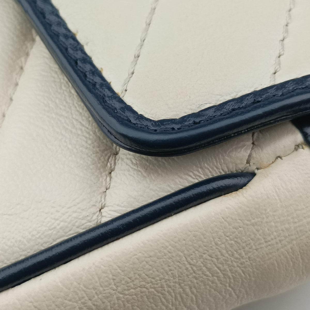 Secondhand Gucci GG Marmont White×navy Leather 574969 shoulderbag | stylenewstar